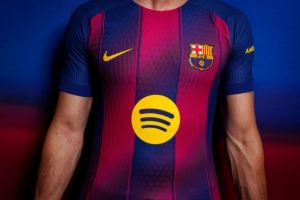 九游app下载最新版本-巴萨发布新赛季主场球衣：红蓝条纹经过全新演绎，融入新的渐变色