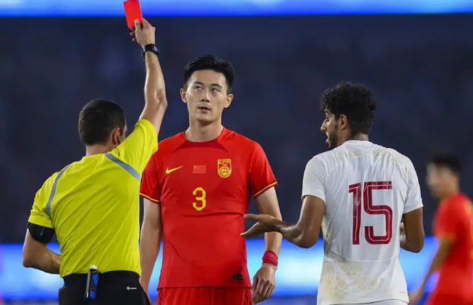九游app下载最新版本-👀卢特富林3次主哨印尼全胜，亚运赛场曾红牌罚下蒋圣龙