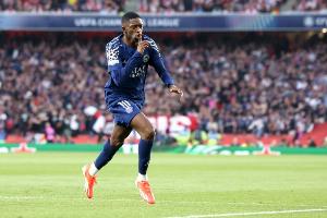 逆袭！巴黎联赛阶段排名第十五，凭借附加赛晋级最终夺冠